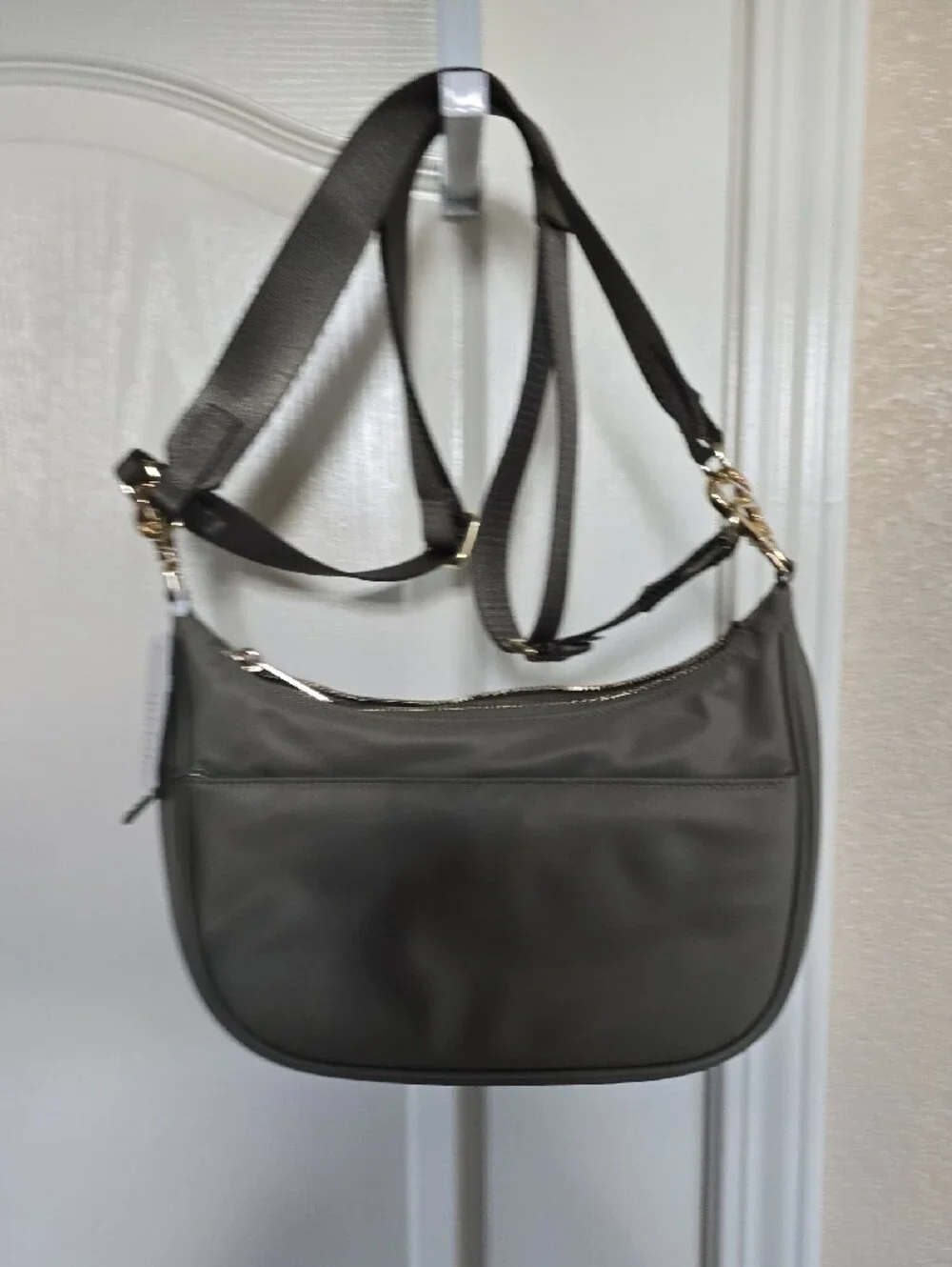 Lululemon, City essential, small shoulder bag. 3l
